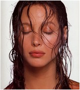 christy-turlington-02.jpg -  104 KB