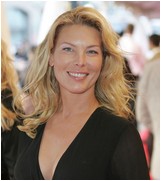 deborah-kara-unger-02.jpg -  67 KB