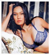 tia-carrere-05.jpg -  100 KB