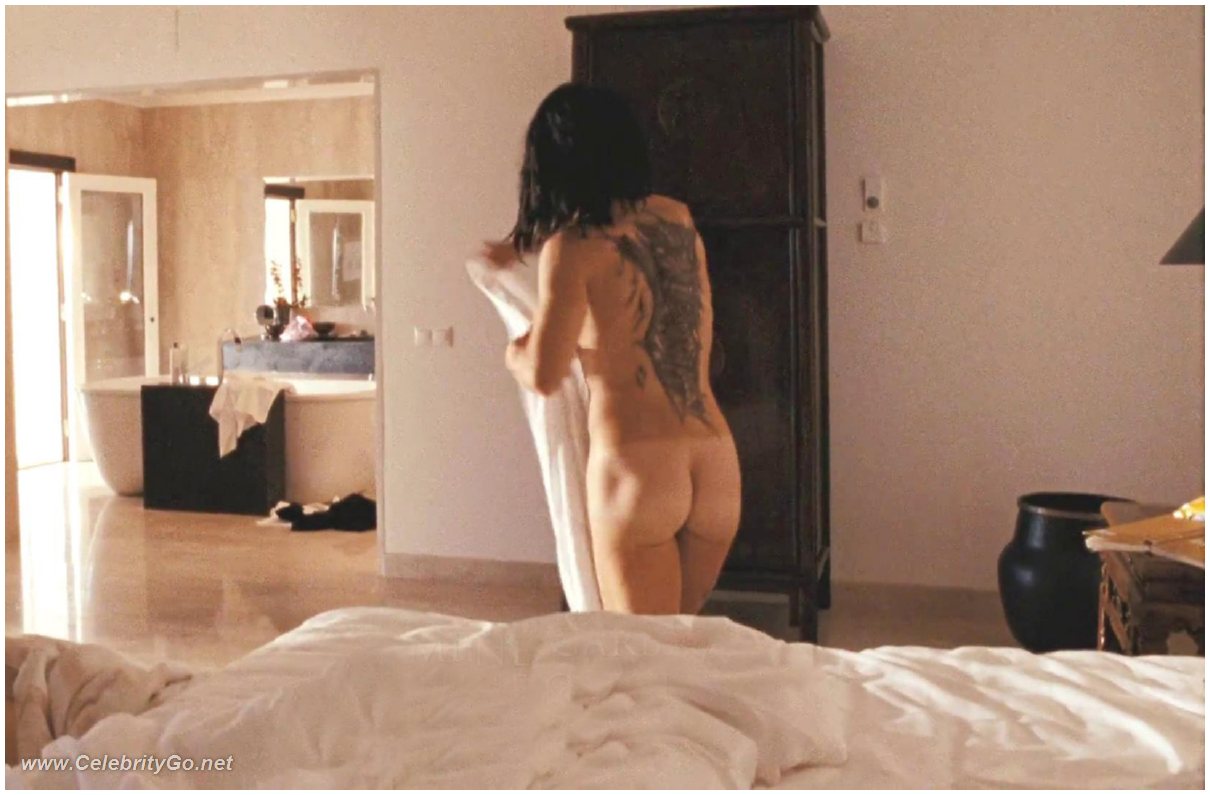 Noomi Rapace Topless.
