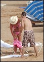 britney-spears-beach-06.jpg -  59 KB